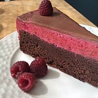 Ciasto czekoladowe z musem malinowym