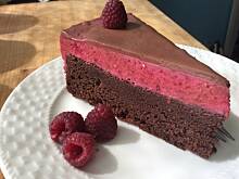 Fot. asikyoasik, Ciasto czekoladowe z musem malinowym