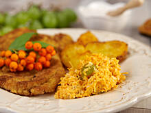 Fot. Wkn, Surówka z marchewki winogronowo-serowa