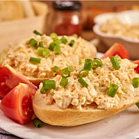 Pasta jajeczna z serem i szczypiorkiem