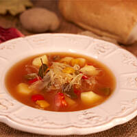 Kapuśniak pomidorowy z pieczoną papryką