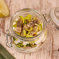 Śledź w śmietanie z jabłkiem i porem