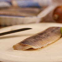 Śledź w śmietanie z jabłkiem i porem