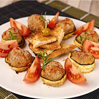 Klopsiki zawijane cukinią