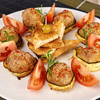 Klopsiki zawijane cukinią