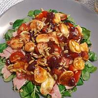 Sałatka z oscypkiem i szynką wg M&Ł