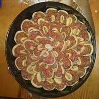 Zapiekanka z mięsem - zawijany drożdzowiec z mielonym mięsem