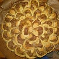 Zapiekanka z mięsem - zawijany drożdzowiec z mielonym mięsem