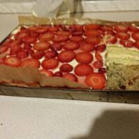 Ciasto z kremem budyniowym,, truskawkami i galaretką :)