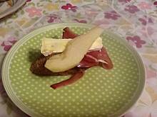 Fot. mariolan76, Grzanki z camembertem i szynka parmenska 