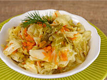 Fot. Wkn, Młoda kapusta z marchewką