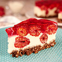 Sernik malinowy na ciasteczkowym spodzie