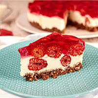 Sernik malinowy na ciasteczkowym spodzie