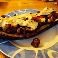 Bakłażan faszerowany kiełbasą i warzywami