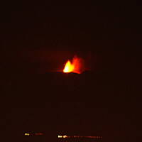 zbliżenie na lawę (marna jakość zdjęcia, bo bez statywu)