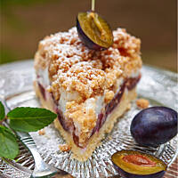 Śliwkowiec kruszonkowy z bezą