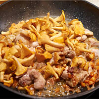 Sos kurkowy z kurakiem