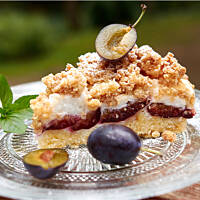 Śliwkowiec kruszonkowy z bezą