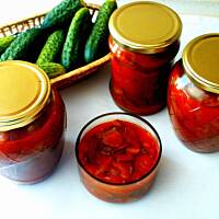 Ogórki w zalewie pomidorowej / Sałatka z ogórków