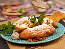 Fot. Wkn, Smażone pierożki drożdżowe z białym serem i rodzynkami