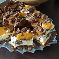 Seromakowiec z brzoskwiniami