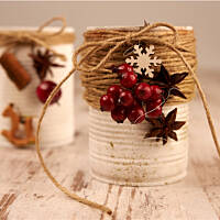 Doniczki-stroiki świąteczne z puszek po groszku i kukurydzy