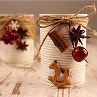 Doniczki-stroiki świąteczne z puszek po groszku i kukurydzy