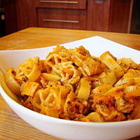 Potrawka z kurczaka z makaronem