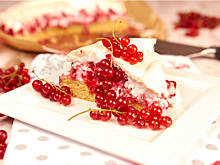 Fot. Wkn, Ciasto porzeczkowe z bezą