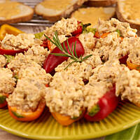 Mini papryczki z pastą jajeczno-tuńczykową