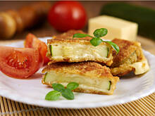 Fot. Wkn, Kotlety z cukinii z ciągnącym serem