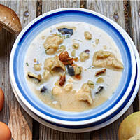 Zupa grzybowa z kluseczkami kładzionymi