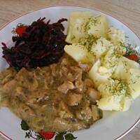Gulasz wieprzowy musztardowy