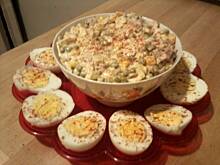 Fot. JULKAJEL, Jaja w towarzystwie sałatki