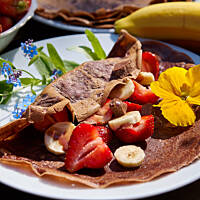 Naleśniki czekoladowe truskawkowo-bananowe