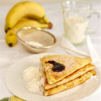 Omleciki biszkoptowe z bitą śmietaną i dżemem