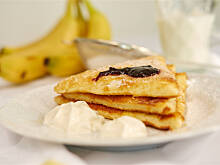 Fot. Wkn, Omleciki biszkoptowe z bitą śmietaną i dżemem