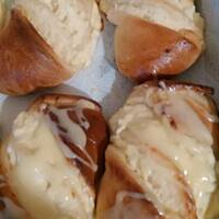 Drożdżówki zawijane z serem 