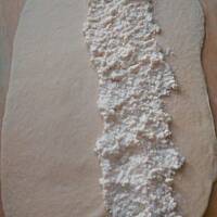 Drożdżówki zawijane z serem 