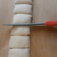 Drożdżówki zawijane z serem 