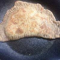 Placuszki sezamowe z nadzieniem warzywnym na ostro