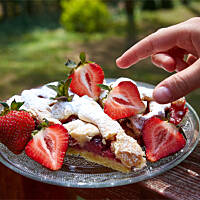 Łatwa i krucha tarta z truskawkami