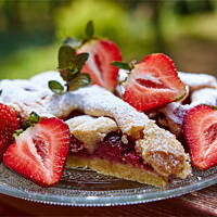 Łatwa i krucha tarta z truskawkami