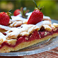 Łatwa i krucha tarta z truskawkami