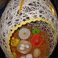 Wielkanocne wyroby z papierowej wikliny