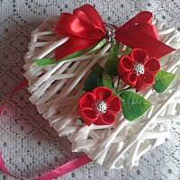 Wielkanocne wyroby z papierowej wikliny