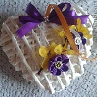 Wielkanocne wyroby z papierowej wikliny