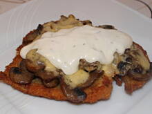 Fot. Kobi1704, Sznycel z kurczaka z serem i pieczarkami