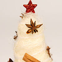 Jak zrobić i ozdobić choinkę z sizalu