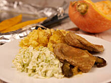 Fot. Wkn, Duszona szynka z puree ziemniaczano dyniowym